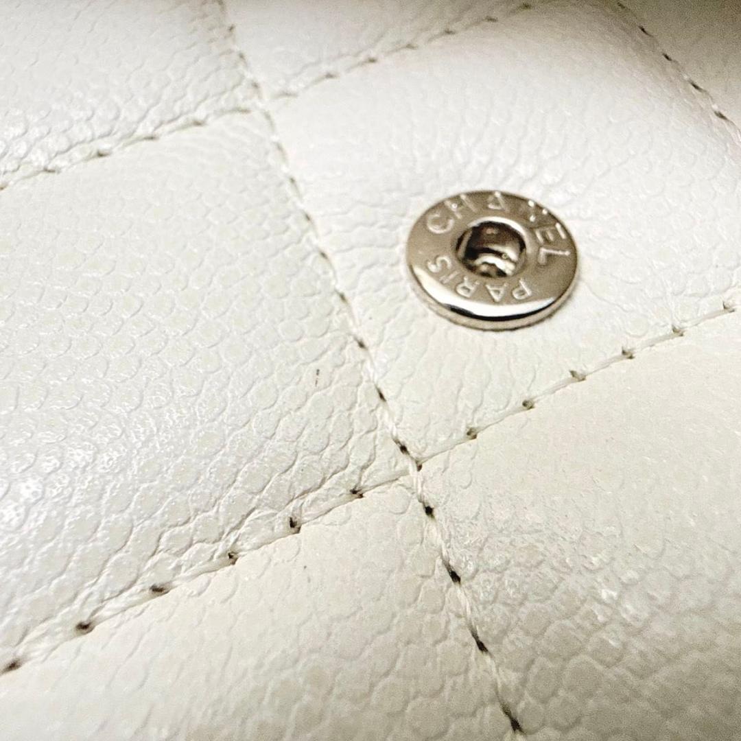 シャネル マトラッセ ココマーク キャビアスキン ホワイト 二つ折り長財布