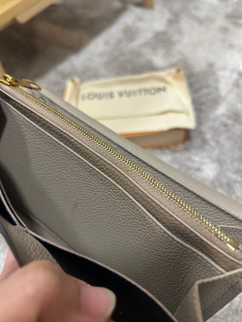 ルイヴィトン　長財布　ポルトフォイユサラ