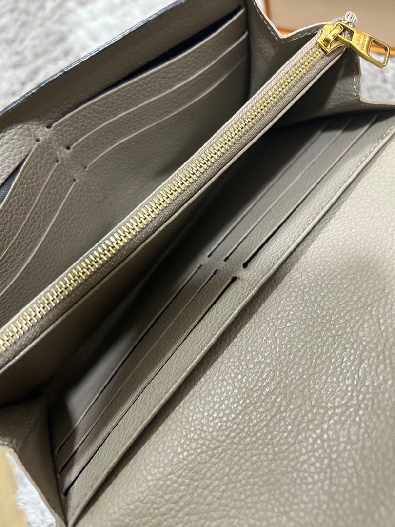 ルイヴィトン　長財布　ポルトフォイユサラ