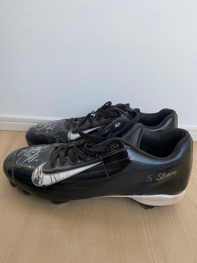 千葉ロッテマリーンズ中村奨吾選手直筆サイン入実使用スパイク