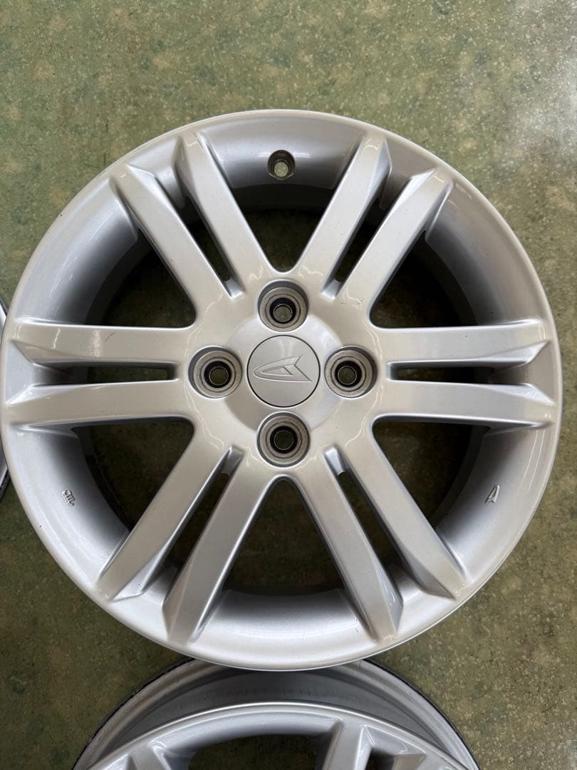 ダイハツ純正　15インチ　4枚　送料込