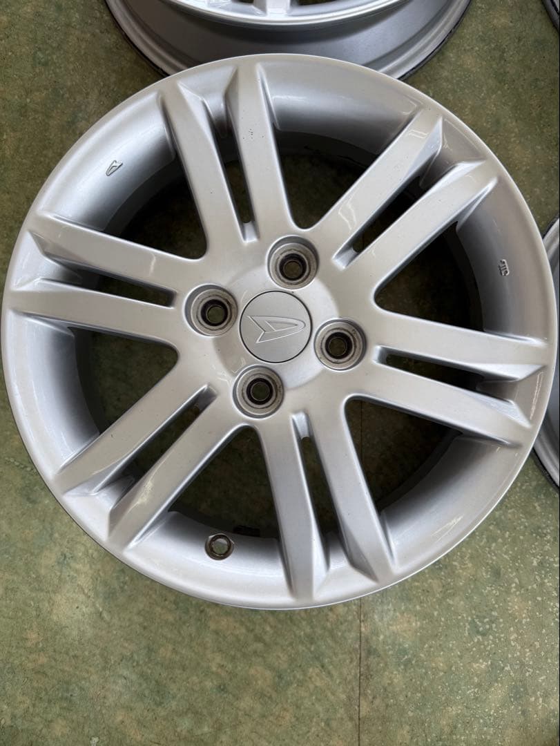 ダイハツ純正　15インチ　4枚　送料込