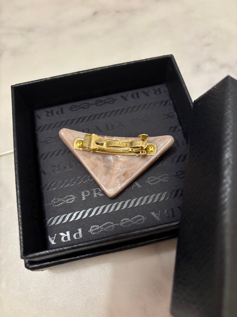 【値下げ】PRADA ヘアクリップ　プレキシガラスヘアクリップ