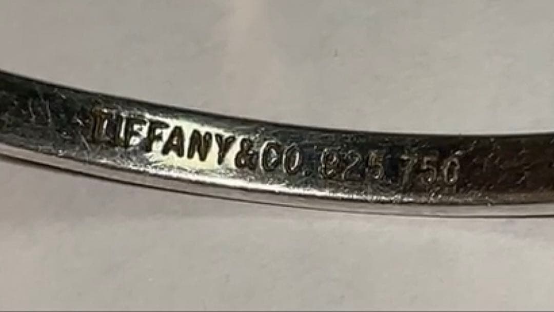 Tiffany & Co.（ティファニー）のフック＆アイ バングル