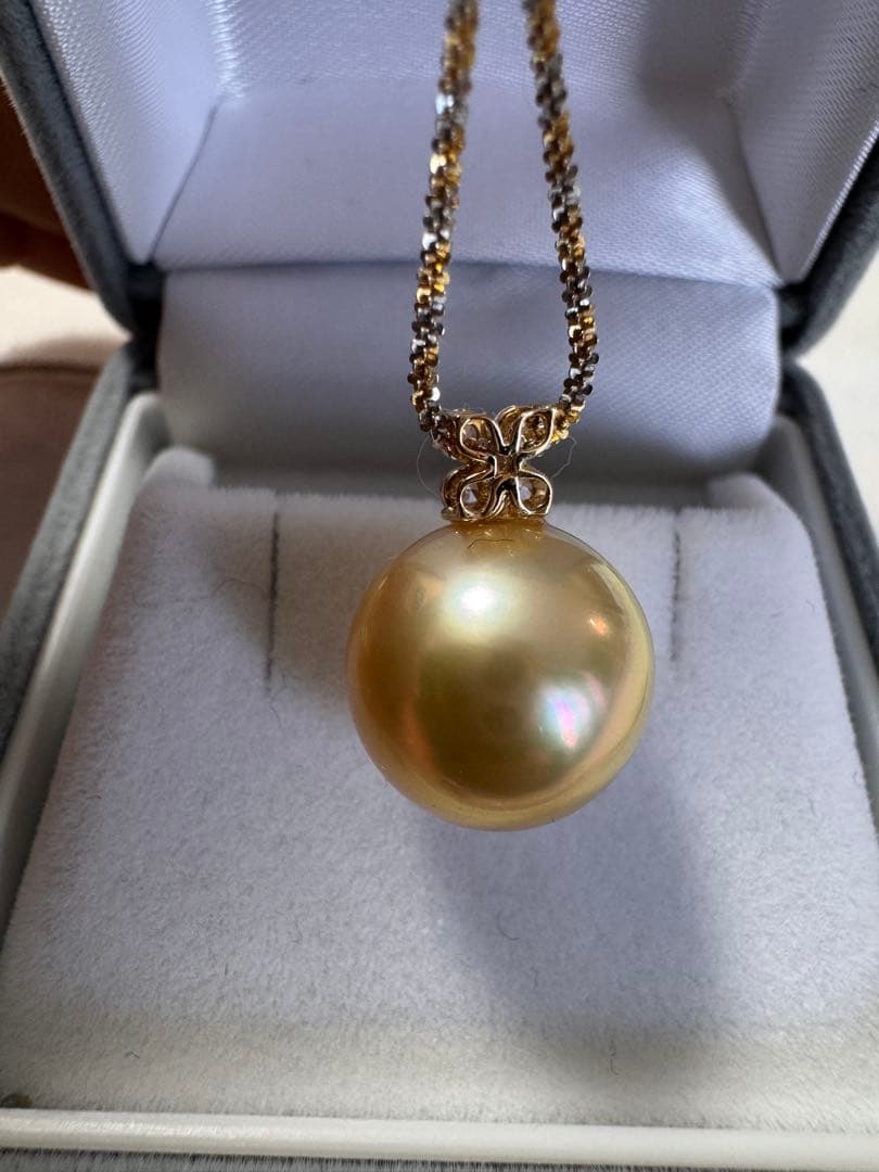 新品　超高品質　天然南洋白蝶ゴールデンパールペンダント