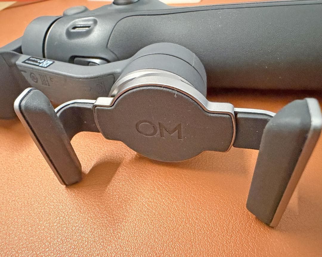 DJI Osmo Mobile 7P（ケース付き）