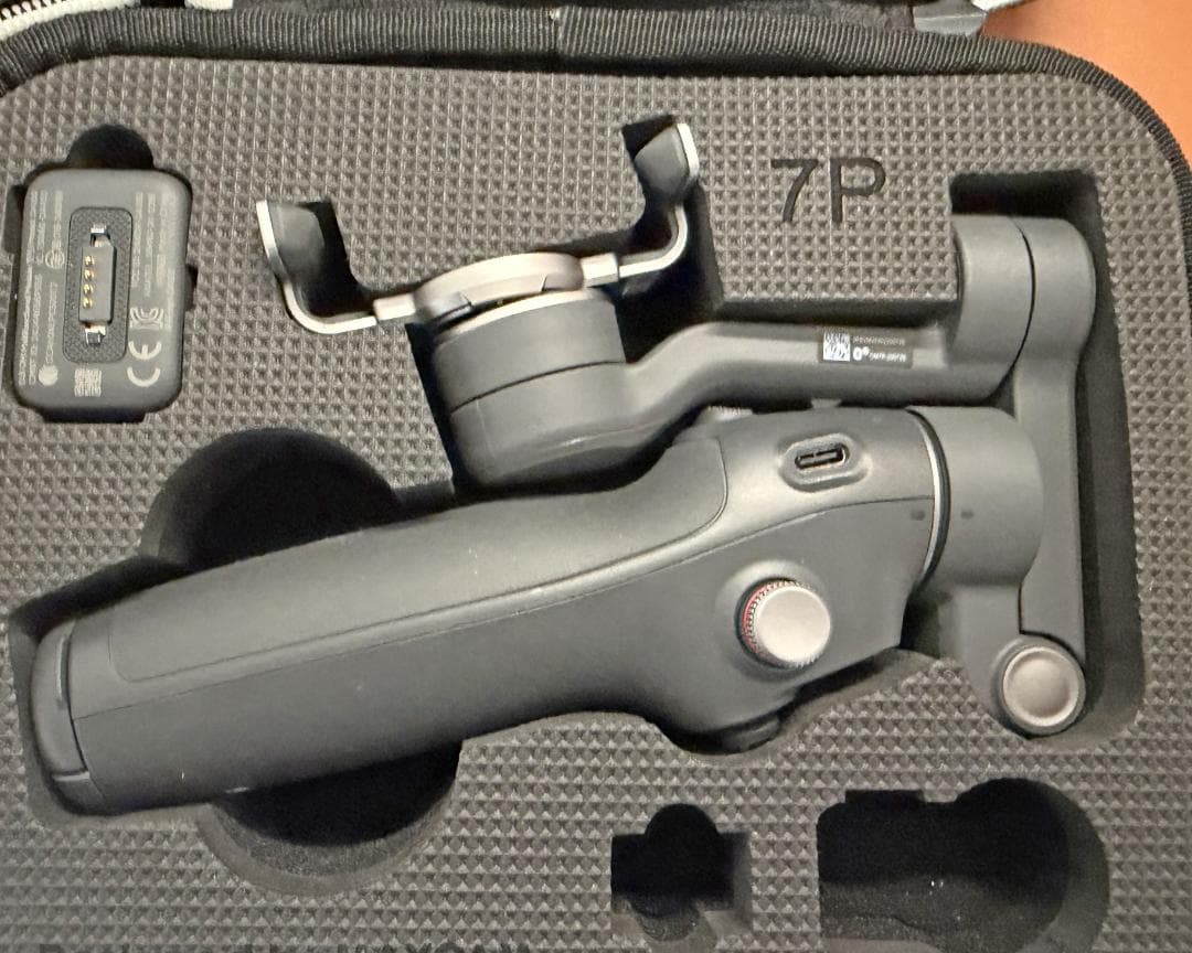 DJI Osmo Mobile 7P（ケース付き）