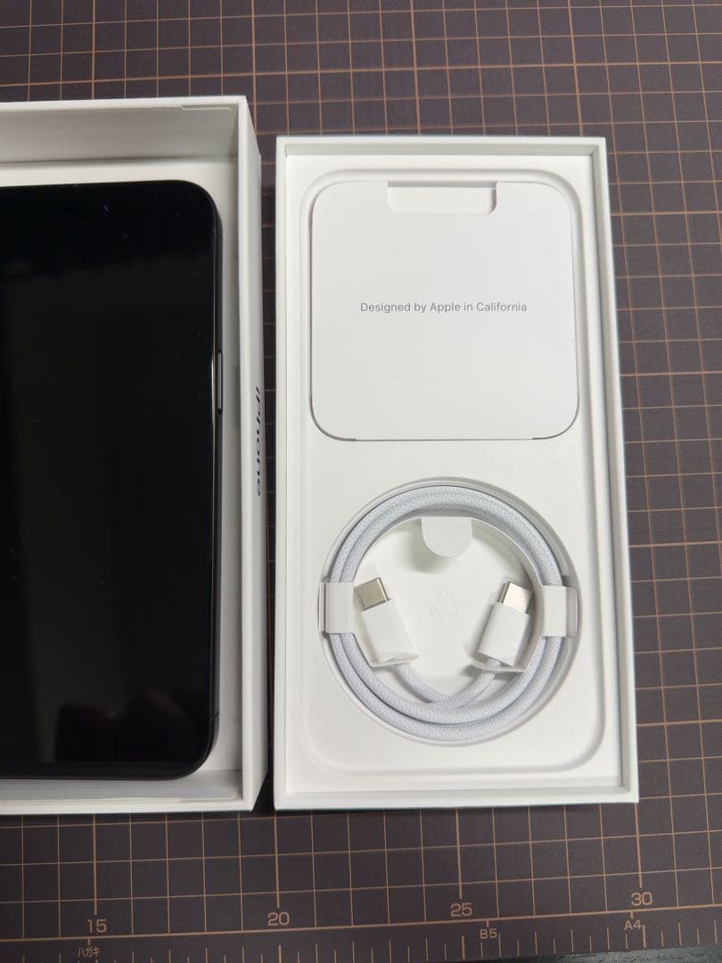 Apple iPhone 15 Pro スペースブラック 1TB 本体