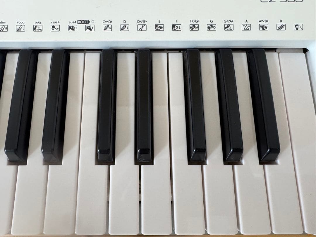 YAMAHA ヤマハ 61鍵キーボード EZ-300 ホワイト　スタンド付き