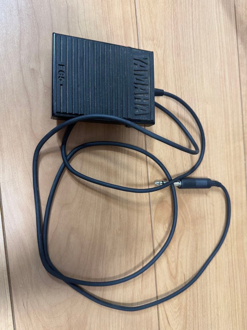 YAMAHA ヤマハ 61鍵キーボード EZ-300 ホワイト　スタンド付き