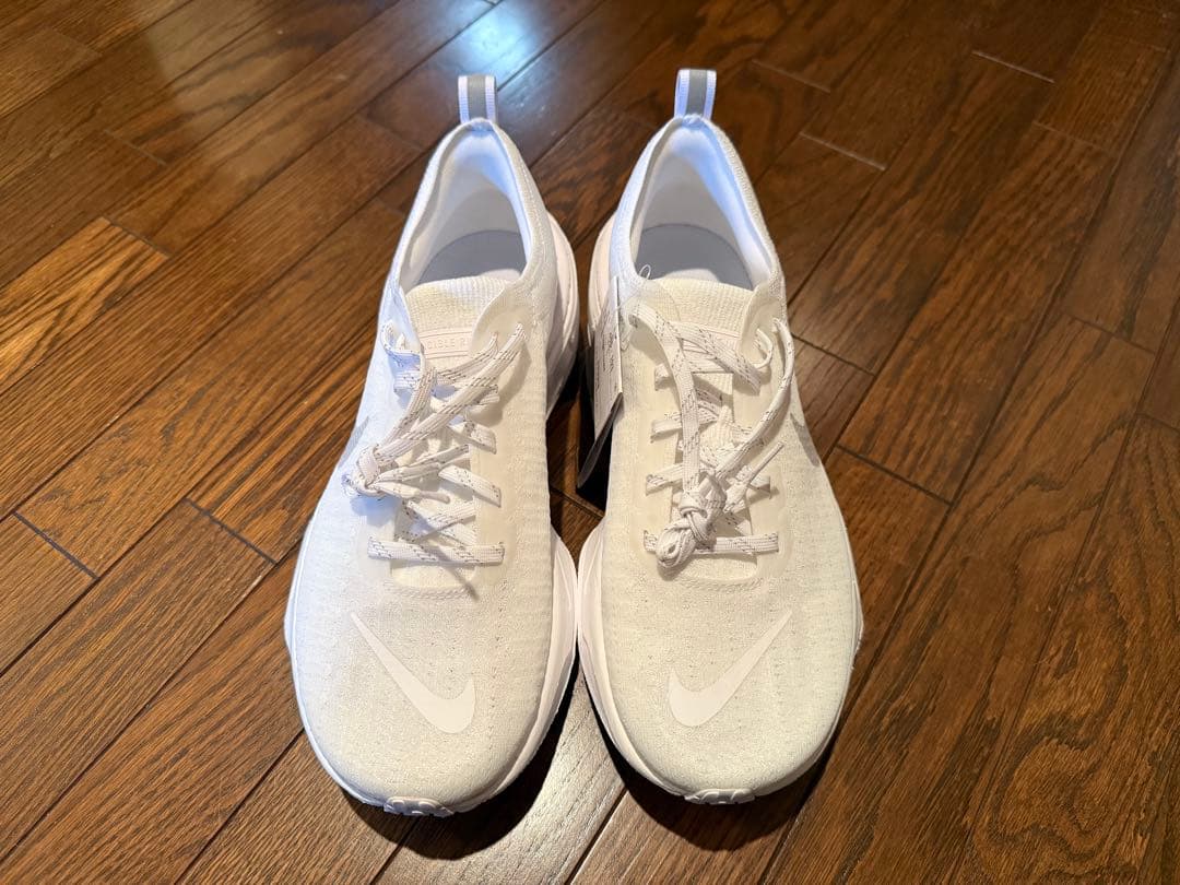 ナイキNIKE インヴィンシブルラン3 限定オールホワイトカラー 26.5CM