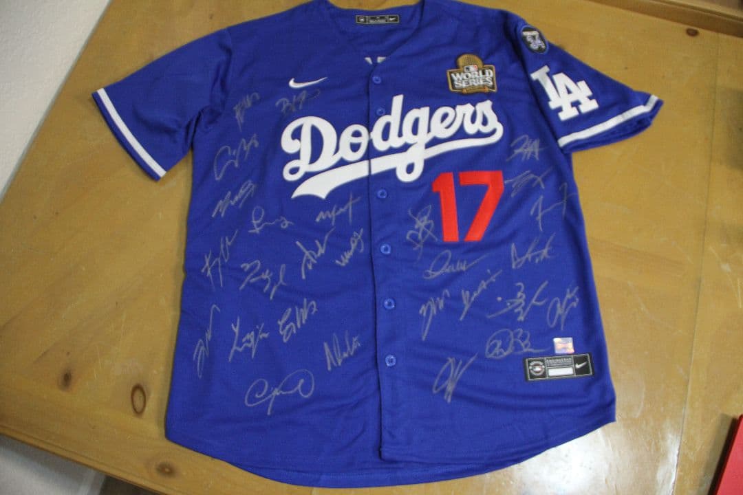 2024年ロサンゼルスドジャース　優勝メンバー直筆サイン入り大谷翔平ユニフォーム