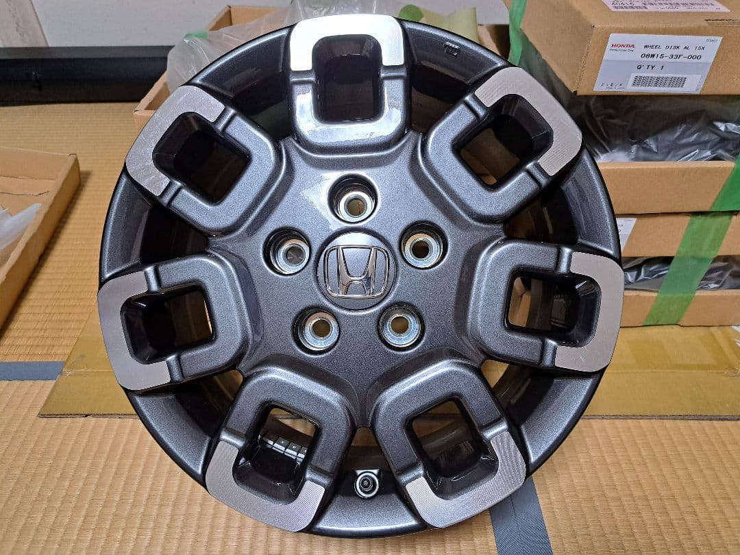 フリードクロスター純正ホイール