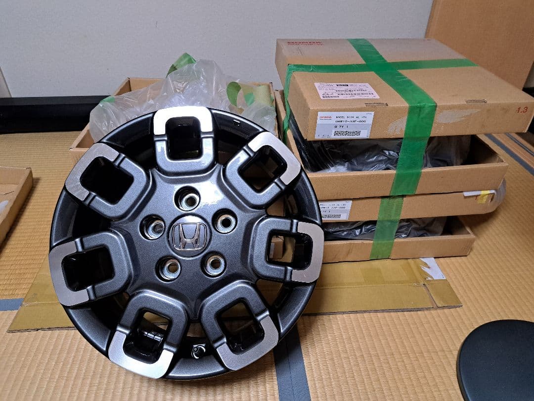 フリードクロスター純正ホイール