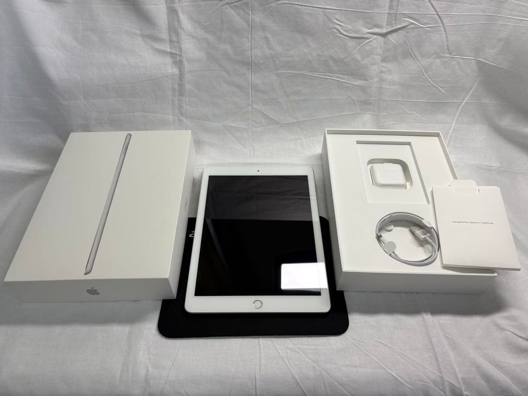 【美品】iPad 第6世代 128GB Wi-Fi シルバー（箱美品・おまけ付）