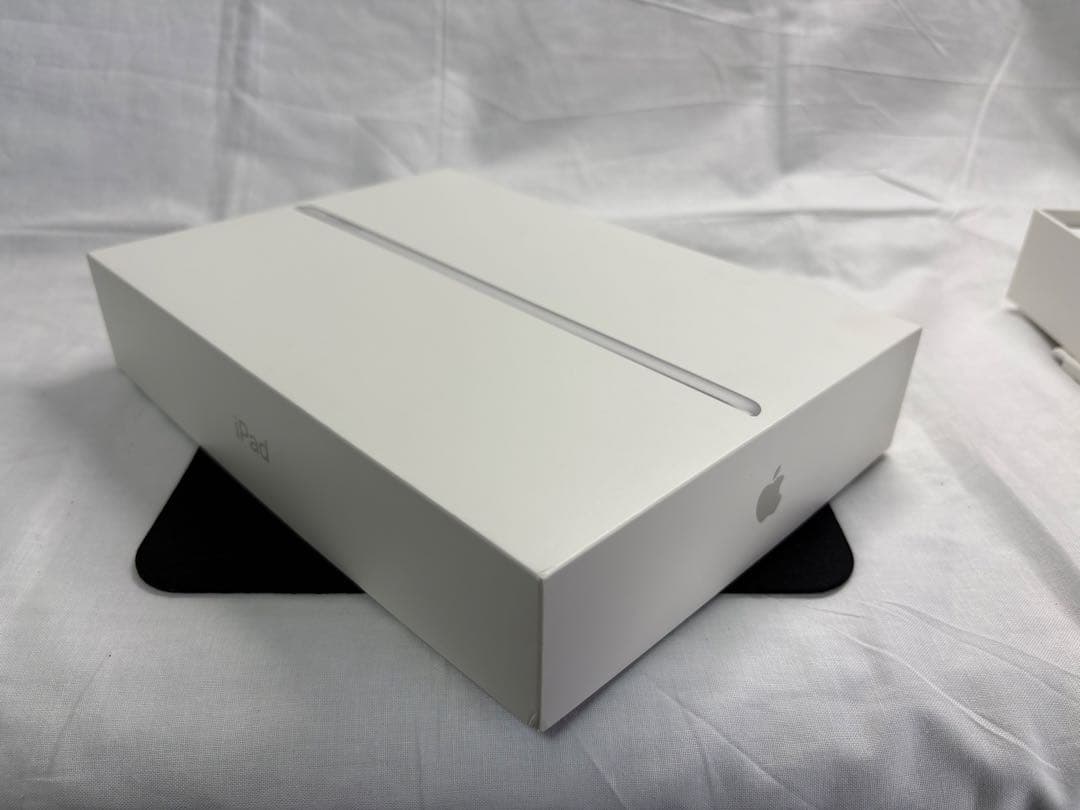 【美品】iPad 第6世代 128GB Wi-Fi シルバー（箱美品・おまけ付）