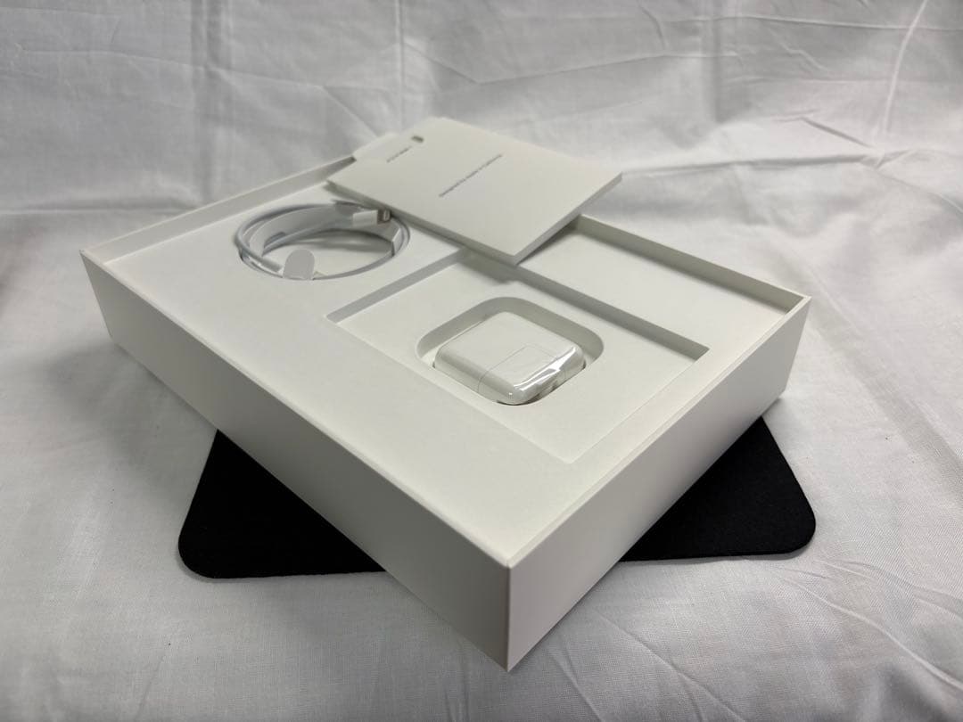 【美品】iPad 第6世代 128GB Wi-Fi シルバー（箱美品・おまけ付）