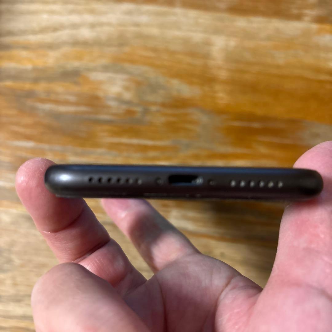 iPhone11 ブラック　本体　64GB