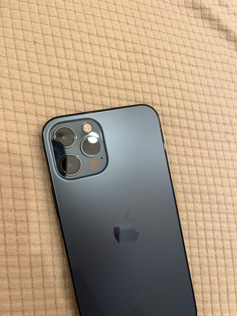 iPhone12 Pro パシフィックブルー　紺色