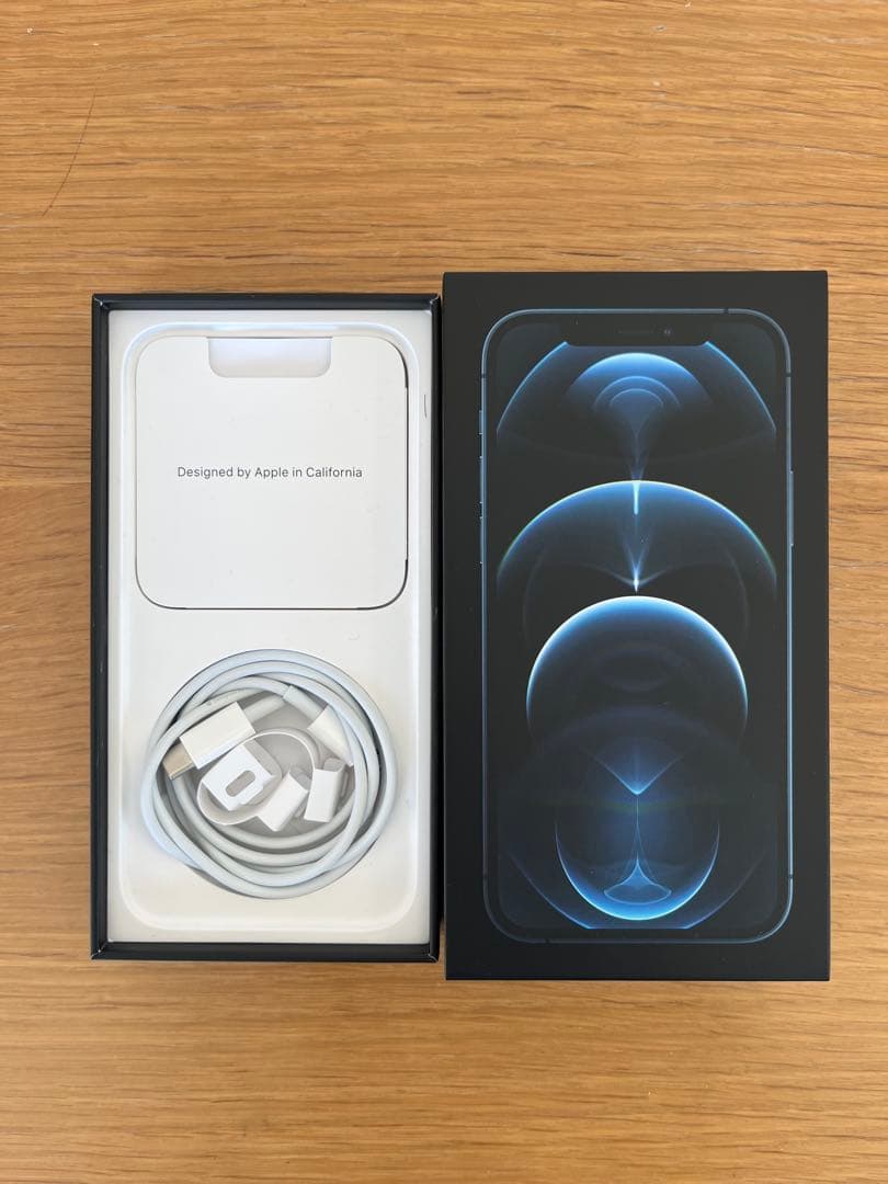 iPhone12 Pro パシフィックブルー　紺色