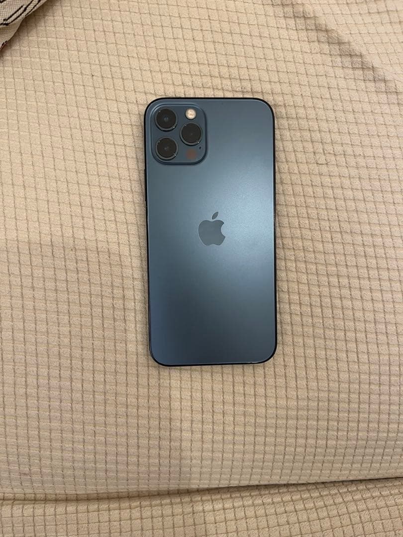 iPhone12 Pro パシフィックブルー　紺色