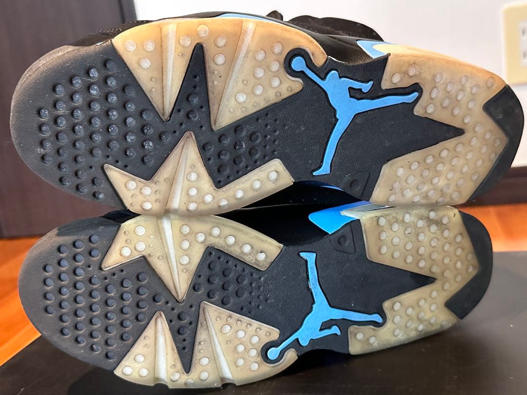 ナイキ エアジョーダン6 レトロ ブラック/ユニバーシティ ブルー