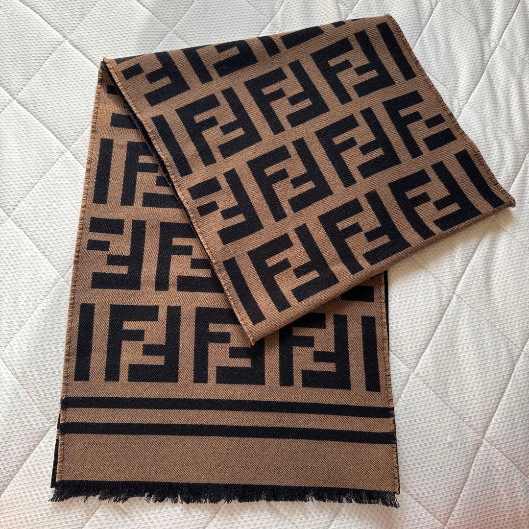 【美品】FENDI マフラー