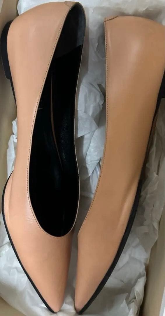 金子綾愛用 ニナリッチ フラットパンプス