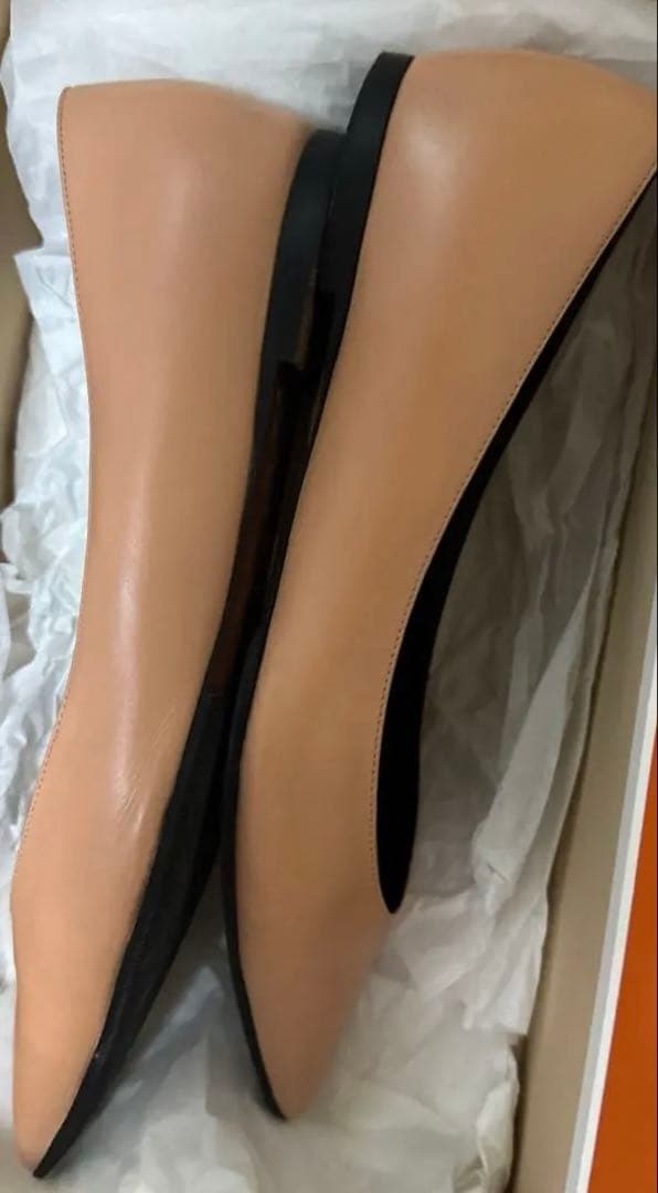 金子綾愛用 ニナリッチ フラットパンプス