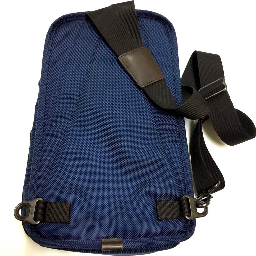 TUMI　ネイビー　ボディバッグ