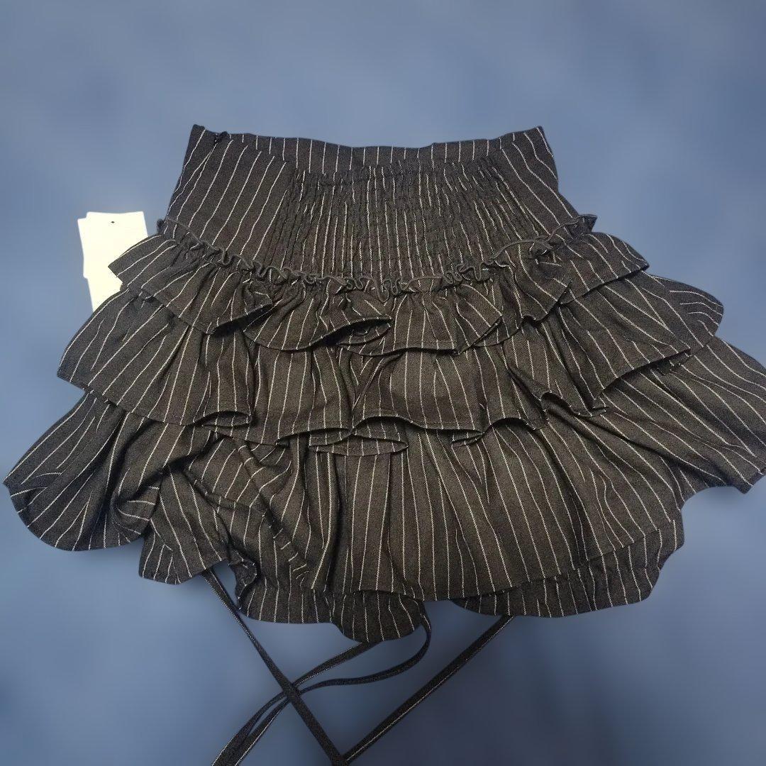 amilige アミリージュ　ハイウエストエンブレムボタン付きフリルパンツ