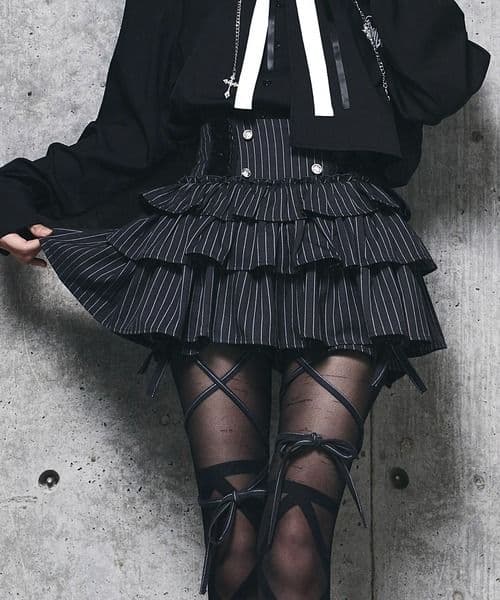 amilige アミリージュ　ハイウエストエンブレムボタン付きフリルパンツ