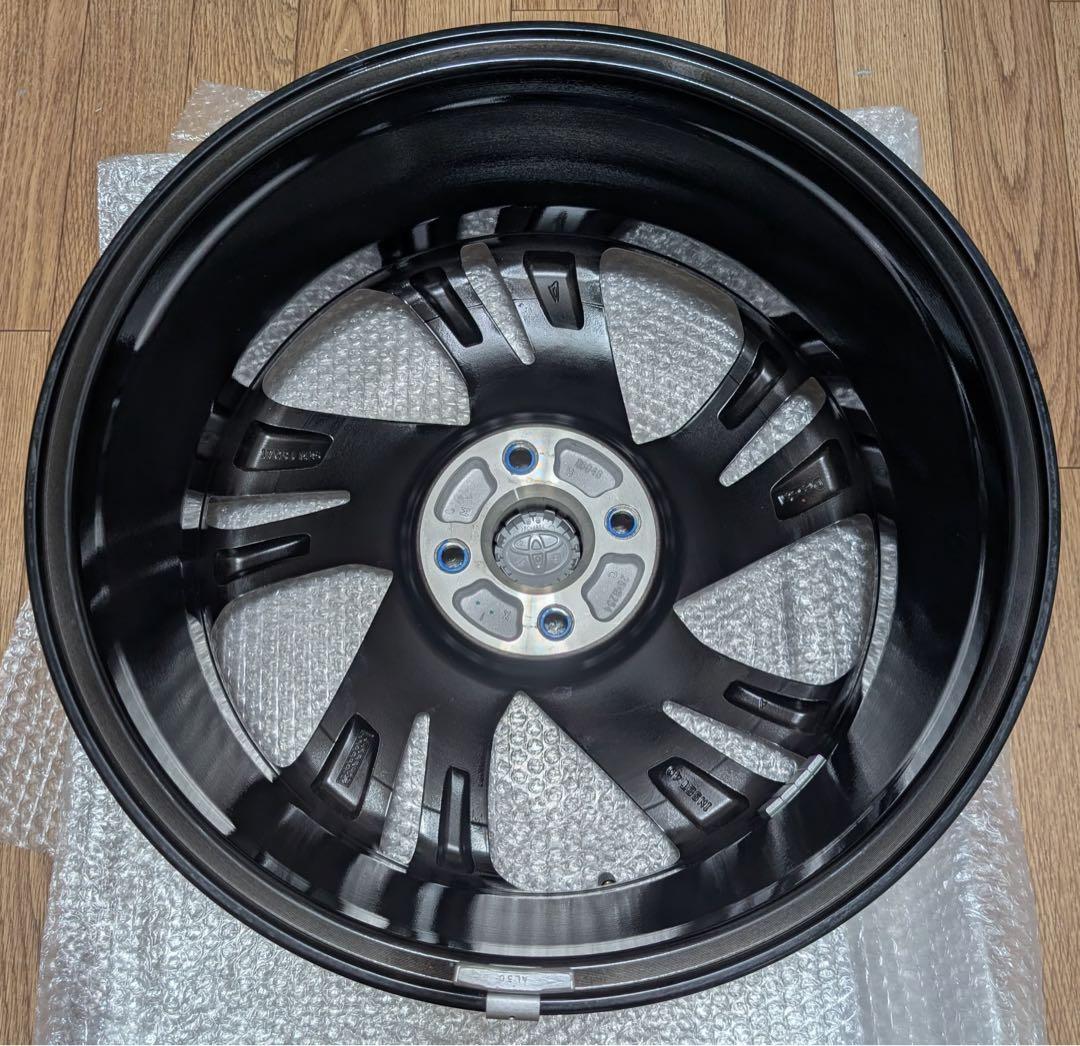 トヨタライズ純正ホイール17インチ新車外し(１本)