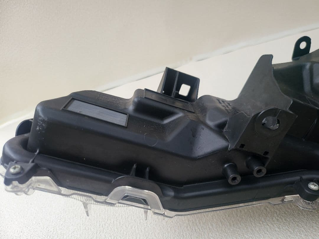 A*l様 カローラツーリング　スポーツ　右ヘッドライト