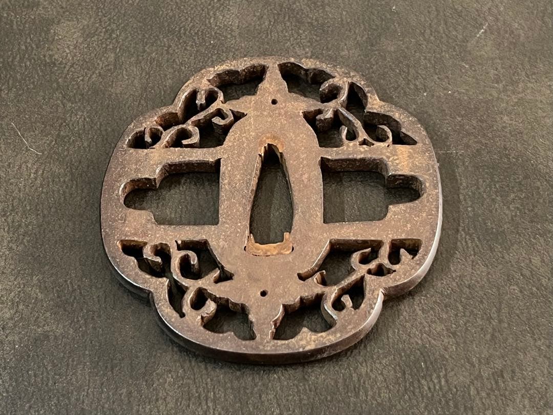 鍔　鉄地　透かし　植物象嵌　2点セット