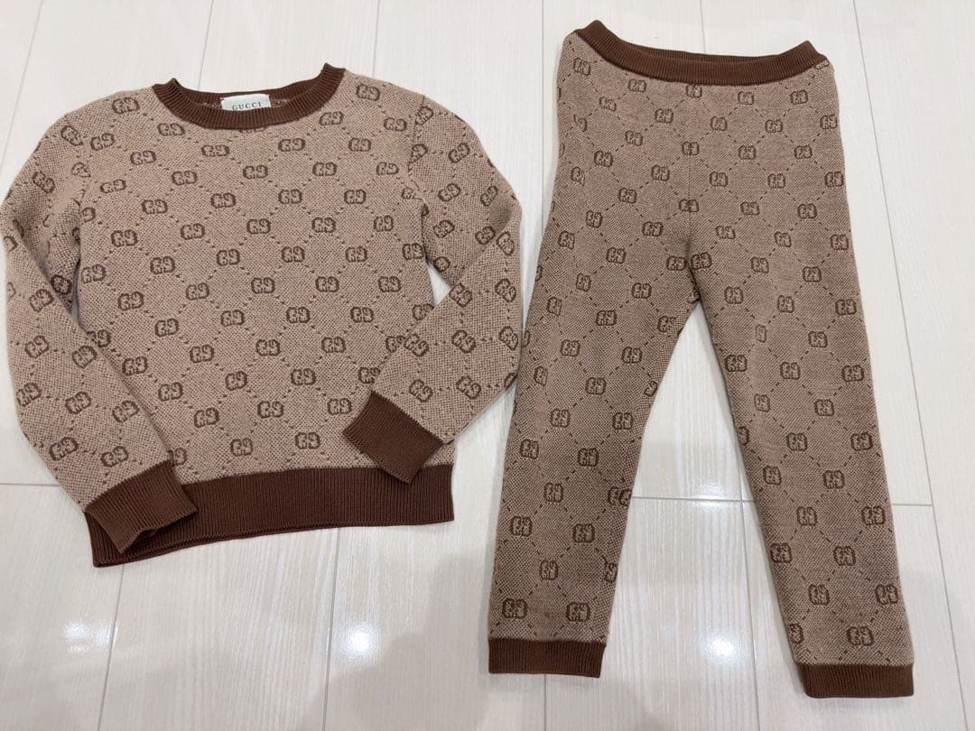 GUCCI ロゴ柄 セットアップ 36mベージュ