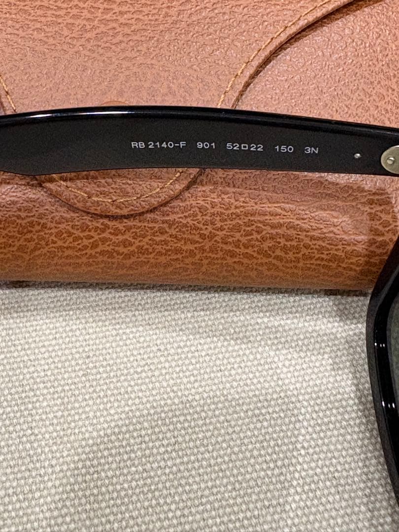 Ray-Ban ウェイファーラーRB2140F 901/52 レンズに刻印あり