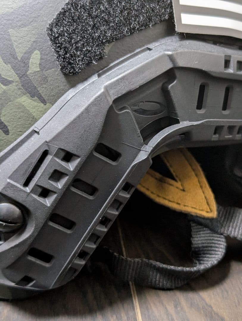 ヨシピコBASE マルチカムブラック OPS CORE ヘルメットレプリカ