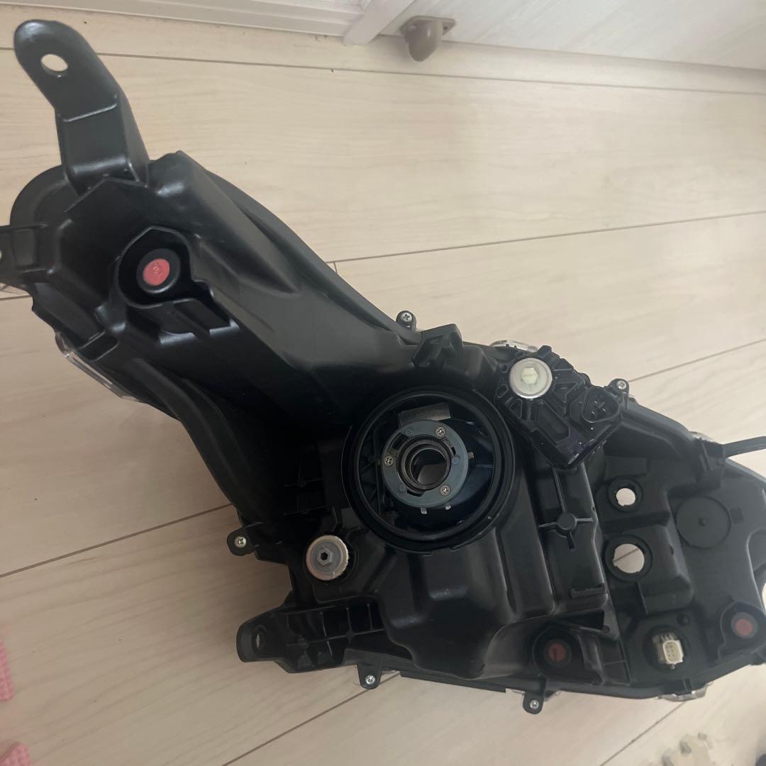 値下げします！ ヤリス　左ヘッドライト 部品品番 81170-K0010