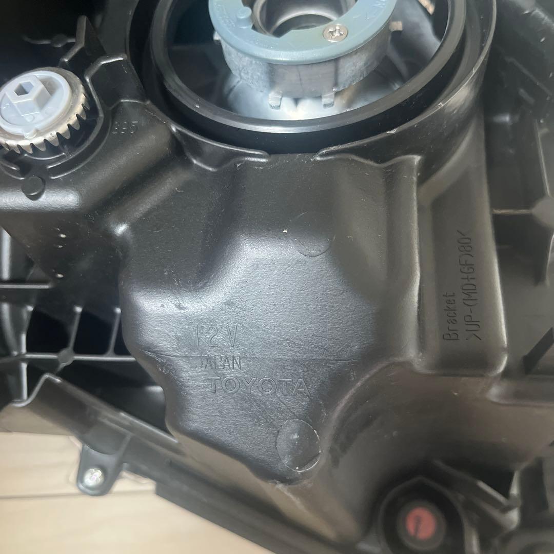 値下げします！ ヤリス　左ヘッドライト 部品品番 81170-K0010