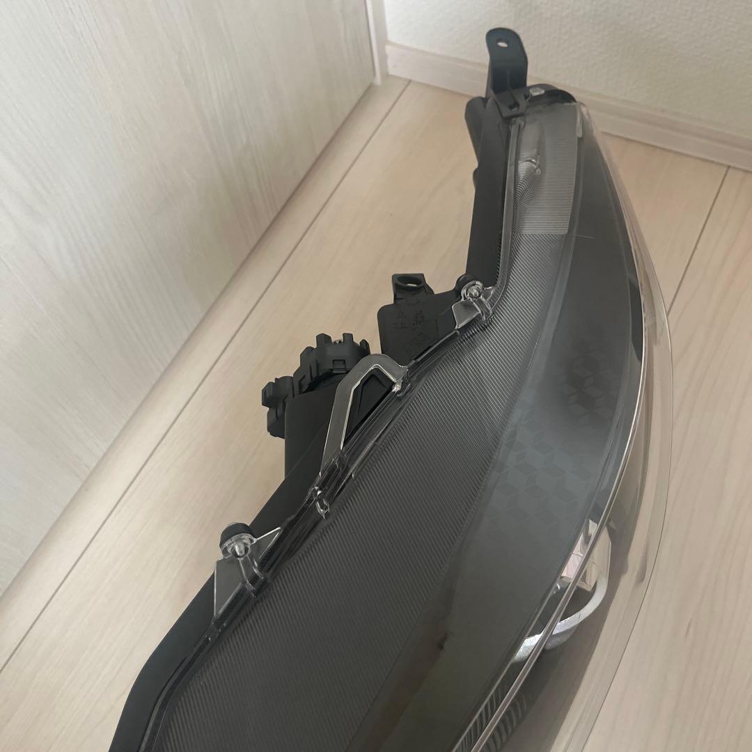 値下げします！ ヤリス　左ヘッドライト 部品品番 81170-K0010