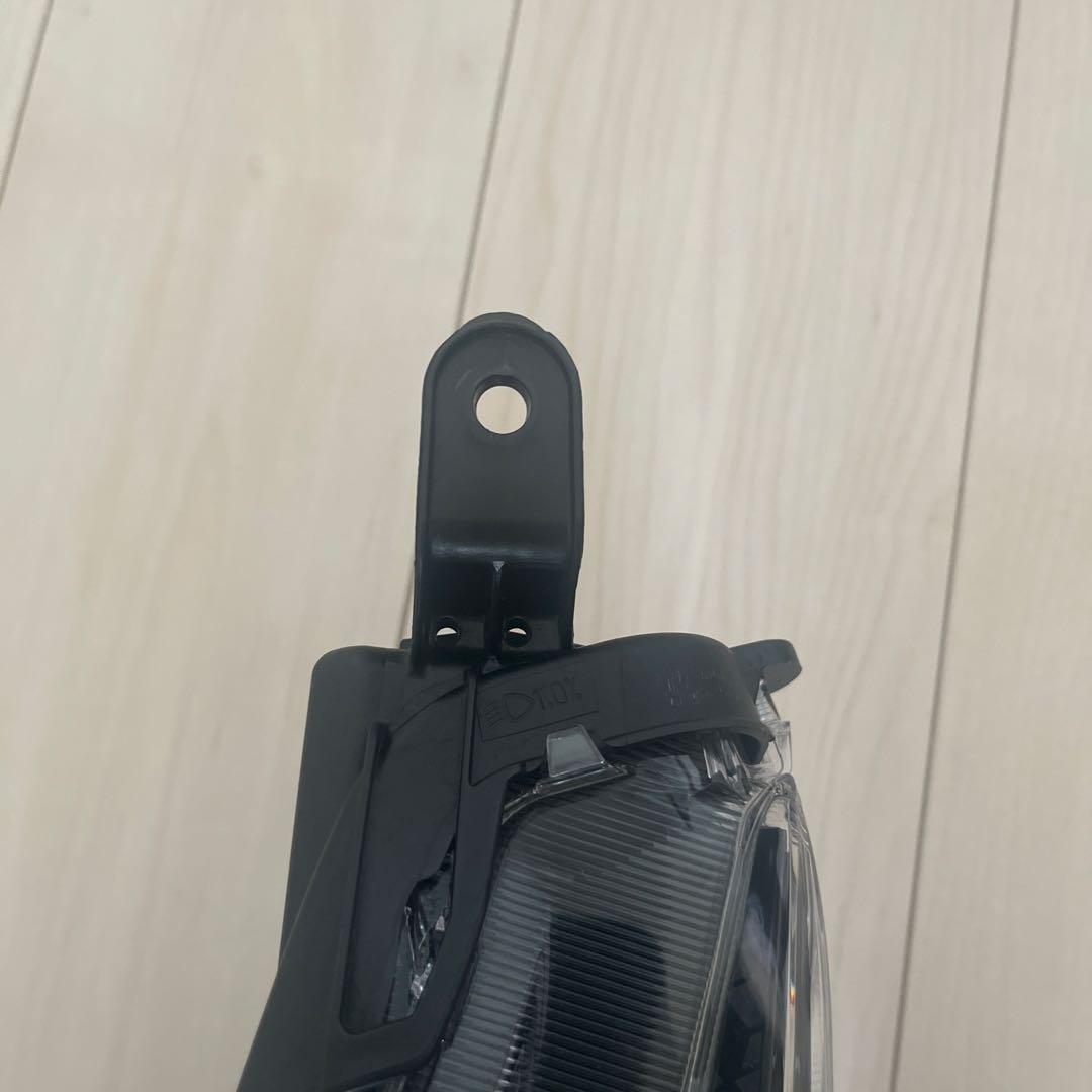 値下げします！ ヤリス　左ヘッドライト 部品品番 81170-K0010