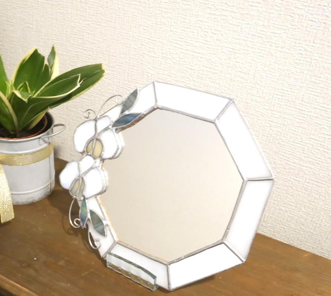 ✴︎:.。清楚な白と蘭の花のステンドグラスの八角形の鏡 　限定品♪