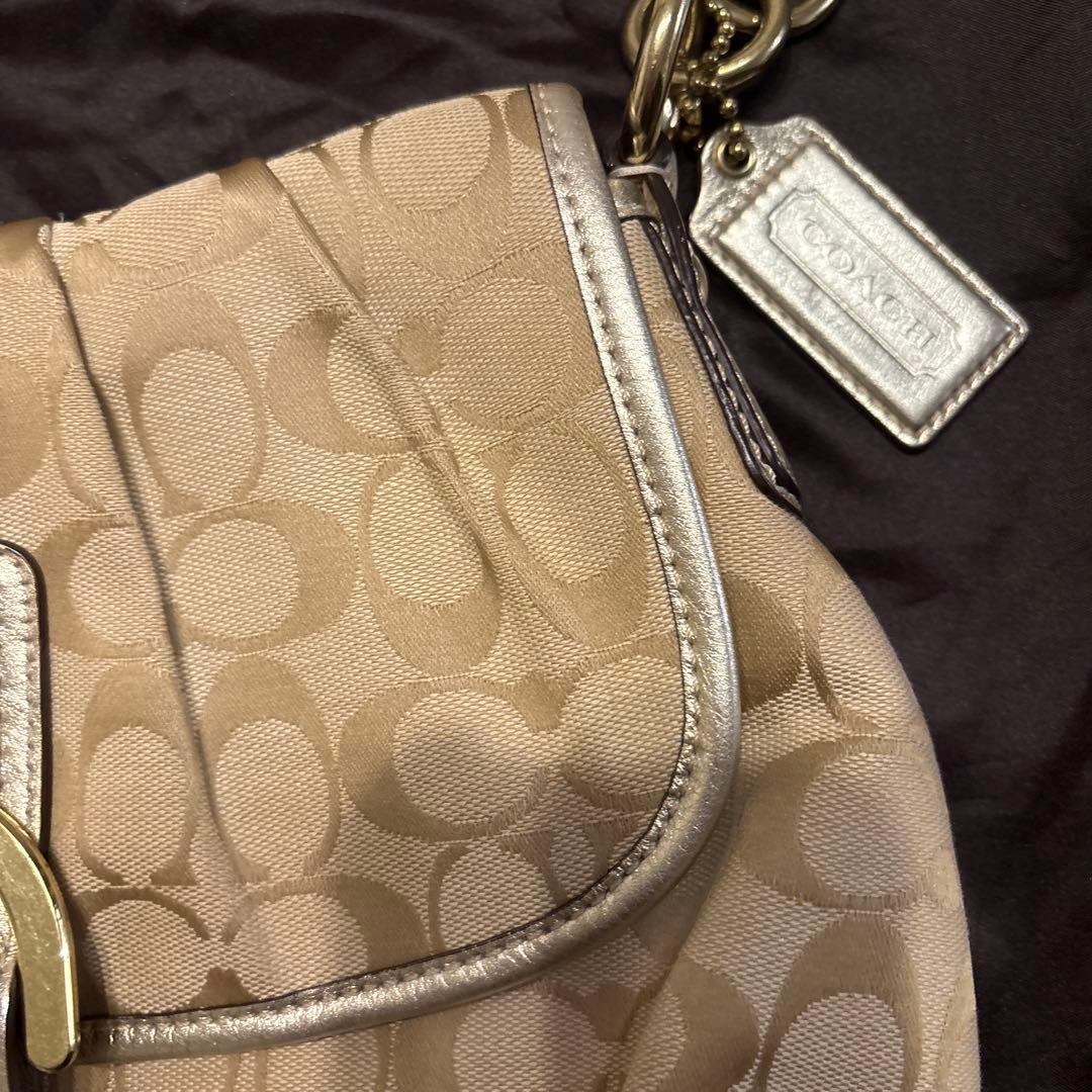 COACH ショルダーバッグ ベージュ　ゴールド