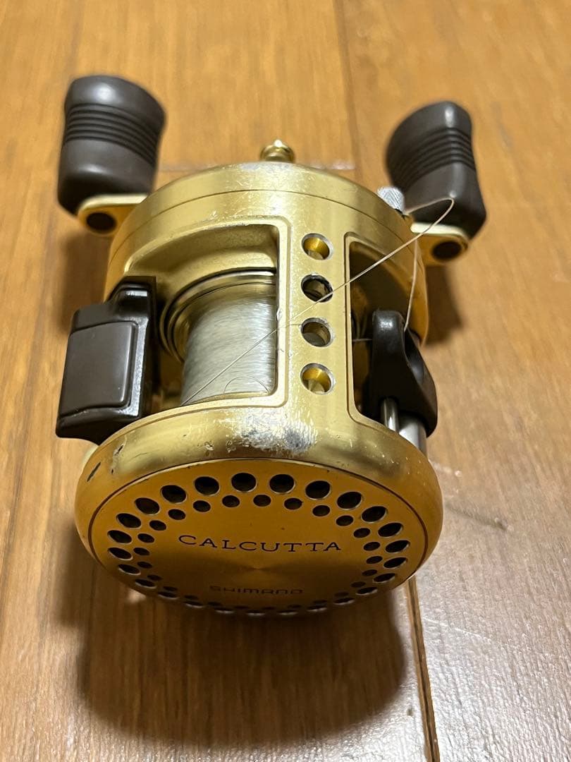 CALCUTTA 101XT左ハンドルベイトリール