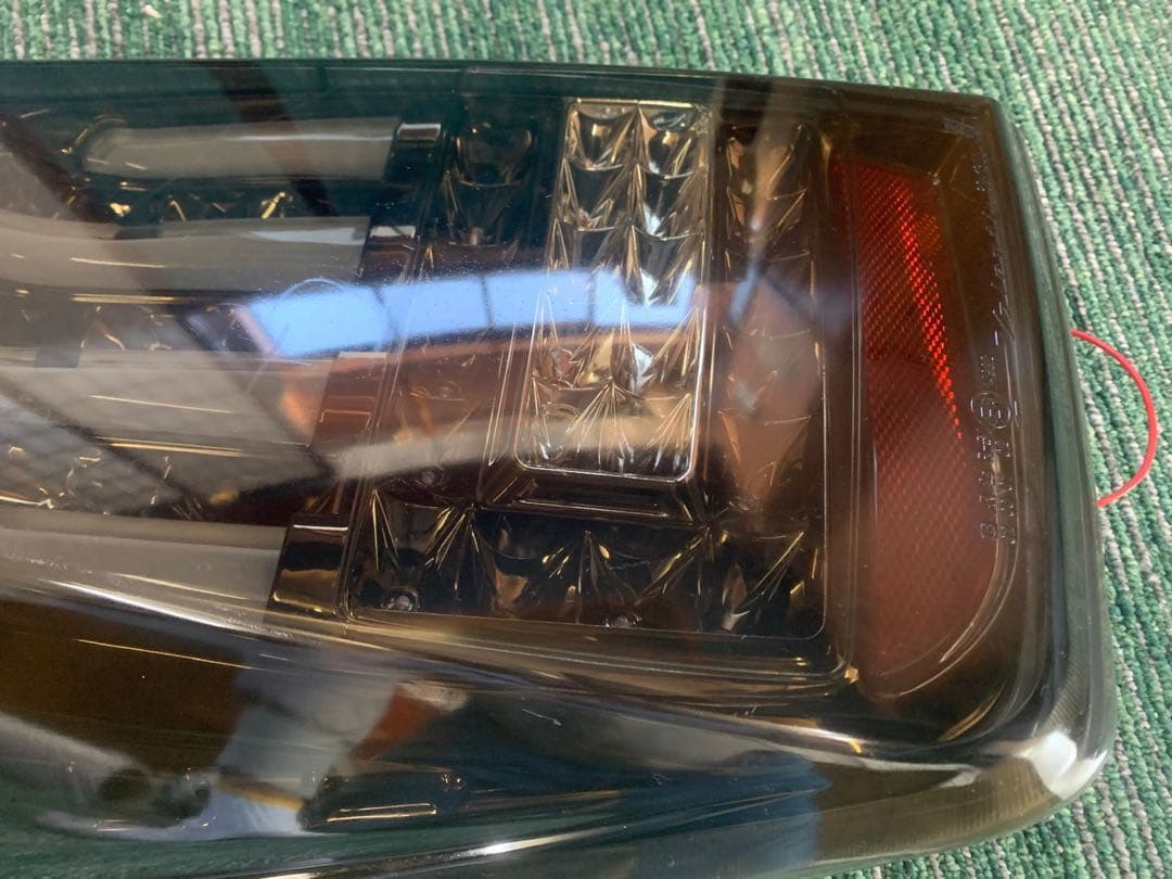 30 プリウス左右テールランプライト ヴァレンティ Valenti