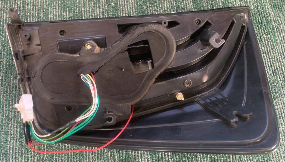 30 プリウス左右テールランプライト ヴァレンティ Valenti