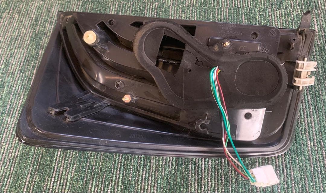 30 プリウス左右テールランプライト ヴァレンティ Valenti