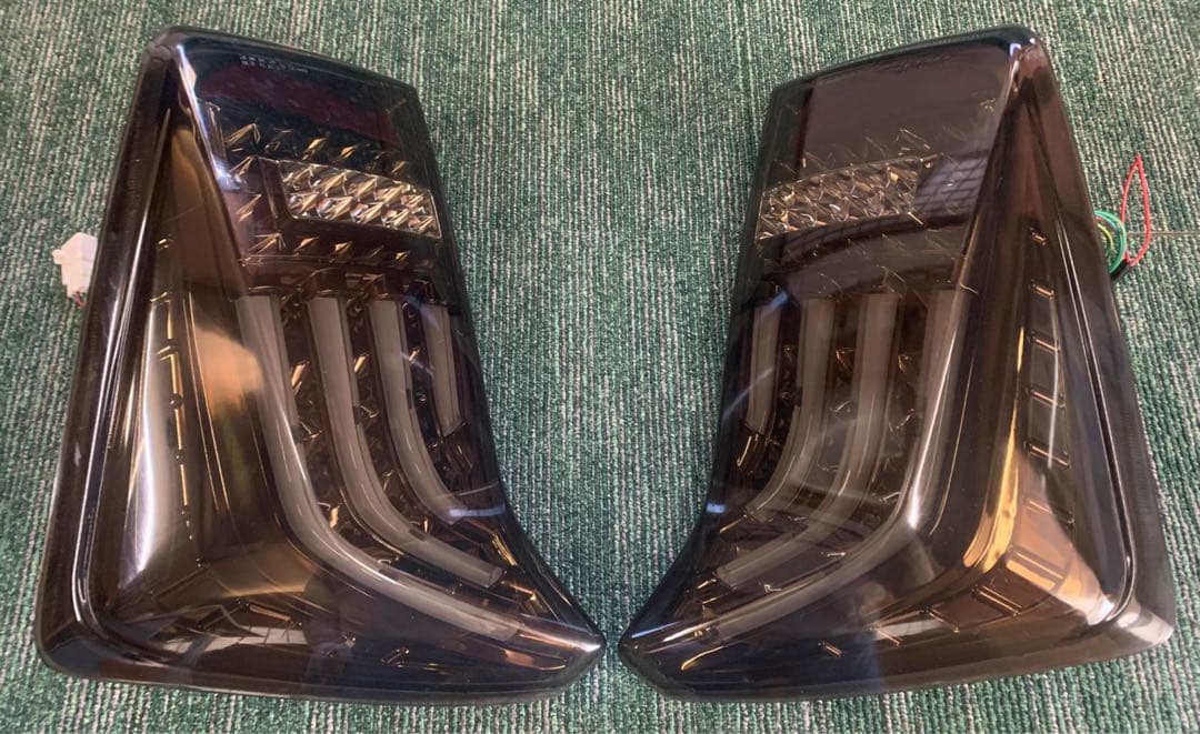 30 プリウス左右テールランプライト ヴァレンティ Valenti