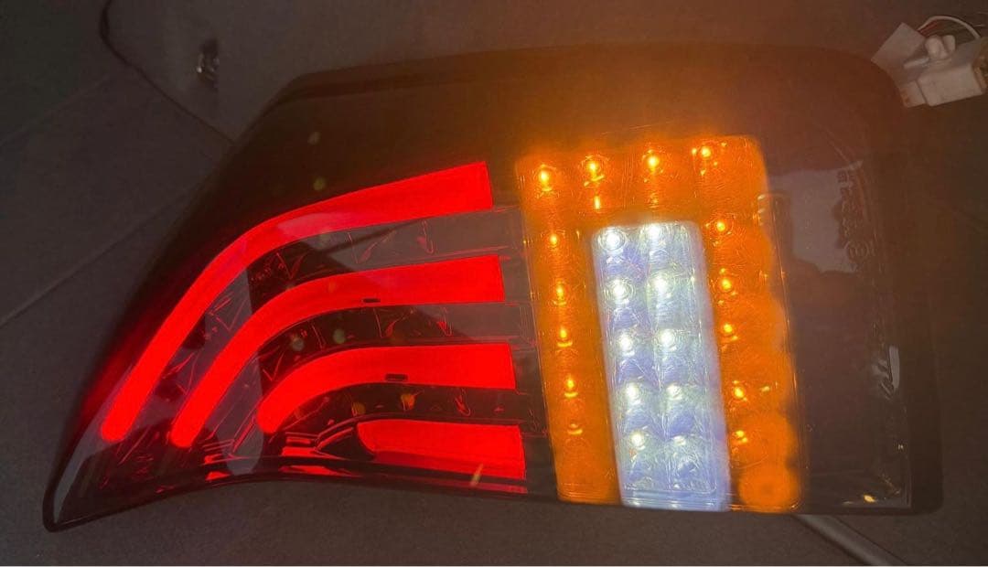 30 プリウス左右テールランプライト ヴァレンティ Valenti